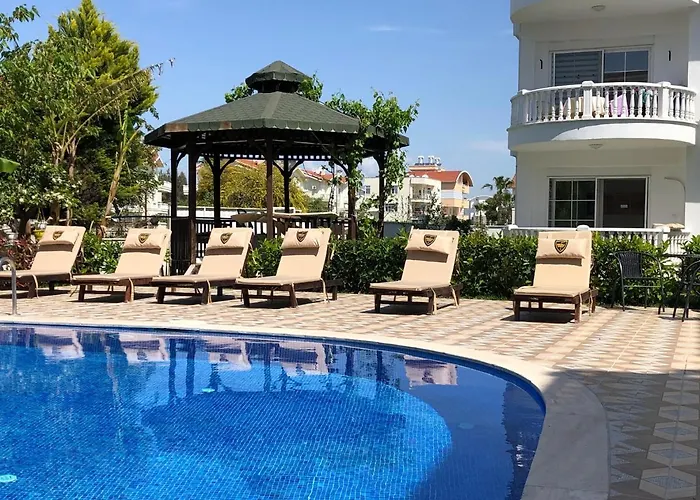 Belka Golf Deluxe Poolside Appartamento *