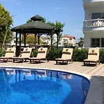 Belka Golf Deluxe Poolside Apartment *
