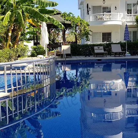 Belka Golf Deluxe Poolside Apartment *