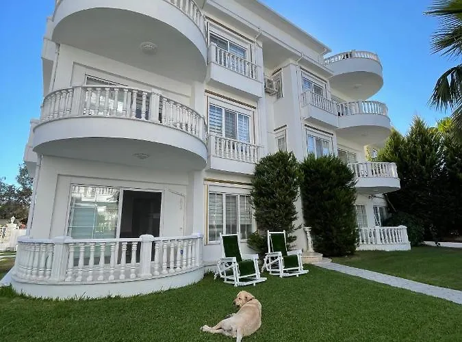 Belka Golf Deluxe Poolside Appartement *